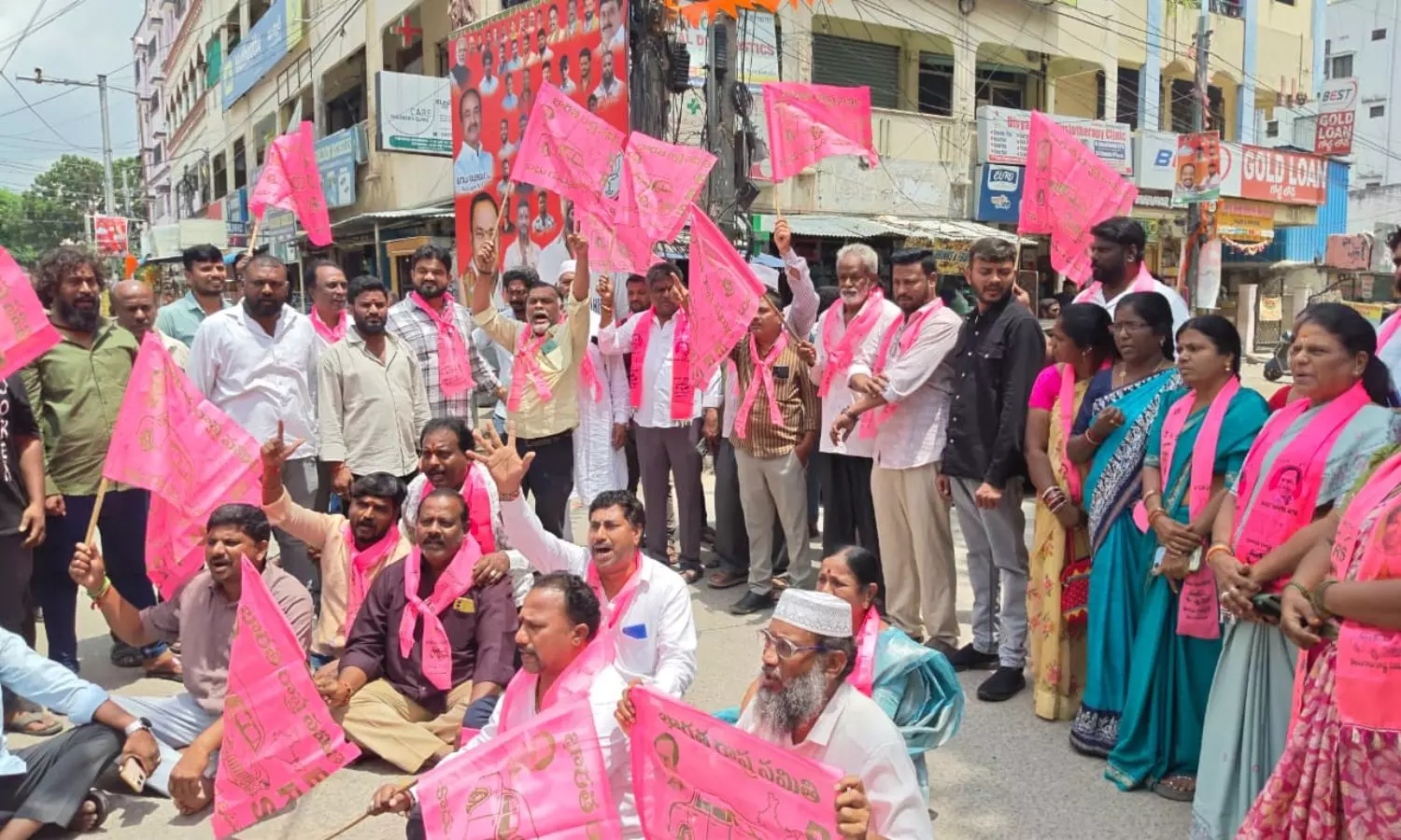 ఓల్డ్ బోయిన్పల్లిలో బీఆర్ఎస్ నిరసన.. ఎమ్మెల్యేల సస్పెన్షన్పై ఆగ్రహం